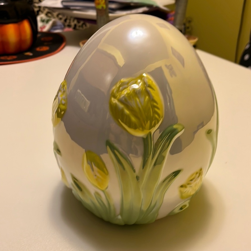 Valerie Parr Hill illuminated egg Never used